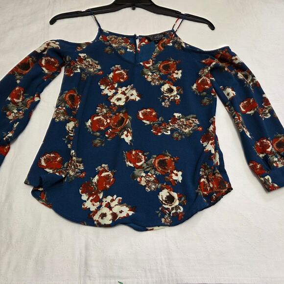 Sweet Wanderer Woman's Blue Flowered Top size S openings in shoulders - Picture 4 of 7